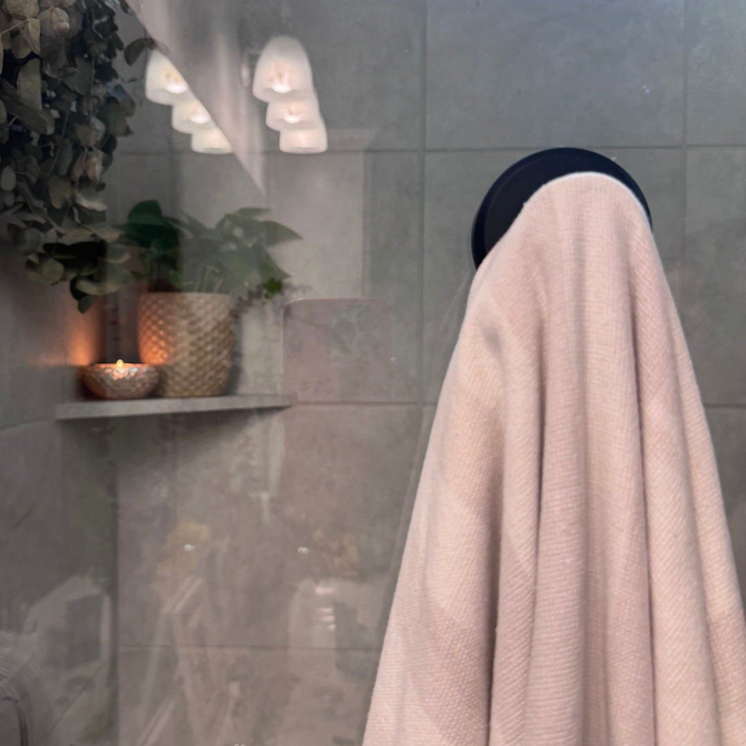 Ultra-sticky Suction Hook, Repositionable As Desired