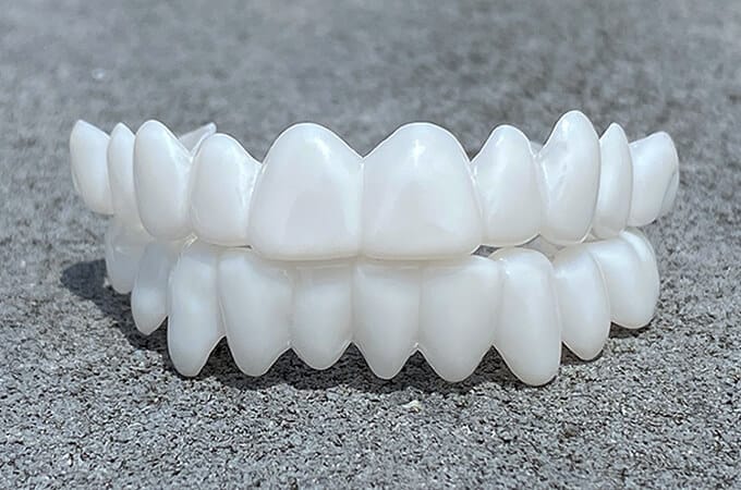 100% Adjustable Invisible Whitening Braces - No Holes