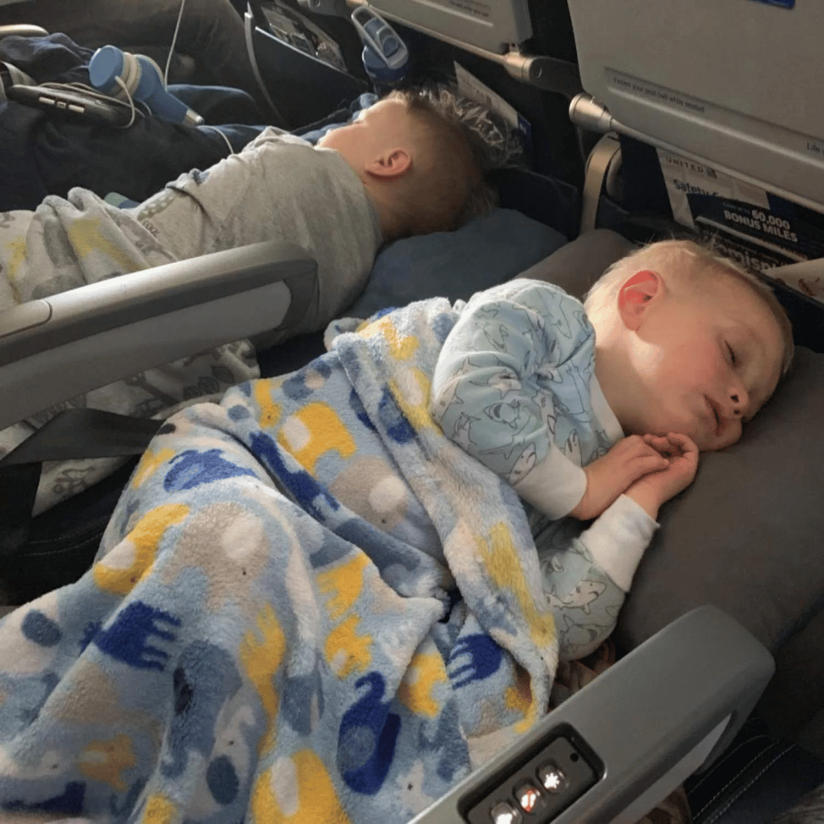 CloudPillow™ Effortless Travel Relaxation