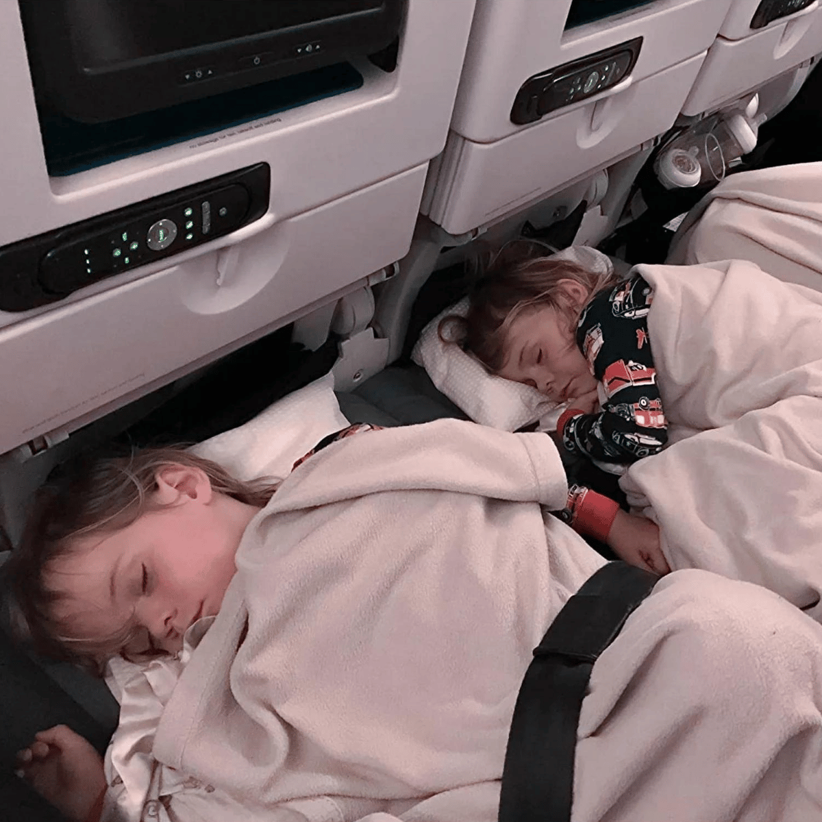 CloudPillow™ Effortless Travel Relaxation